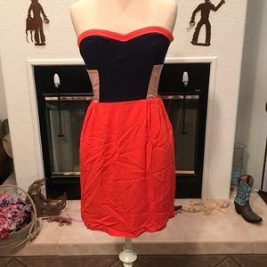 Adorable strapless dress!